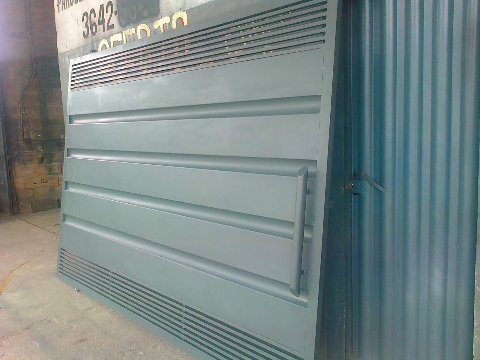 Portões metálicos instalados pela Serralheria Arco Metal em Jaboticatubas